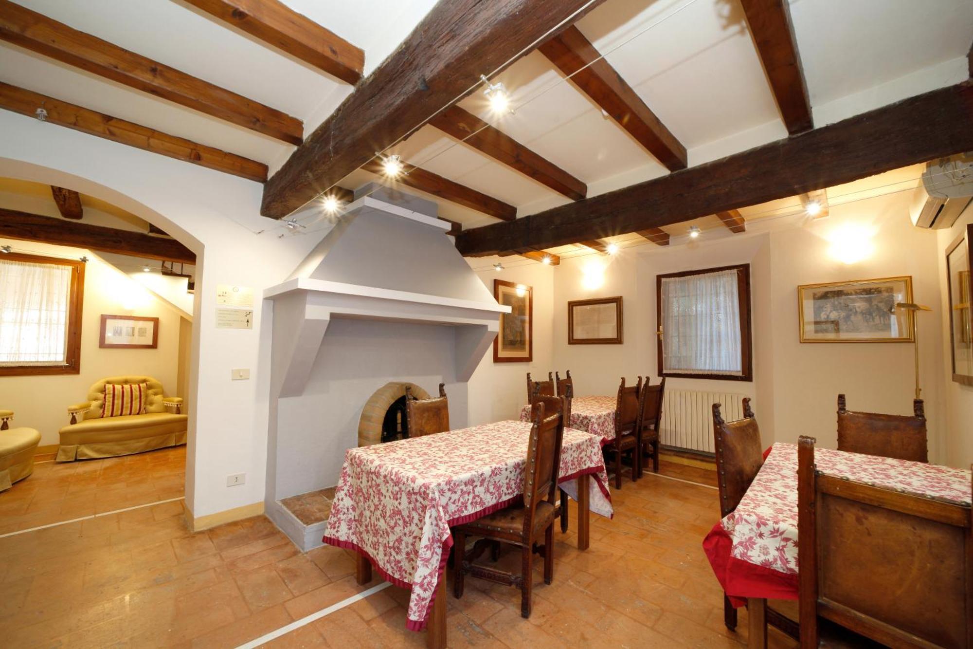 กา ปาลัซโซ มัลวาเซีย Bed & Breakfast ซาสโซ มาร์โคนิ ภายนอก รูปภาพ